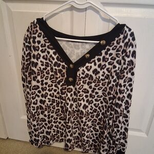 Women's unbranded long sleeve animal print button up top